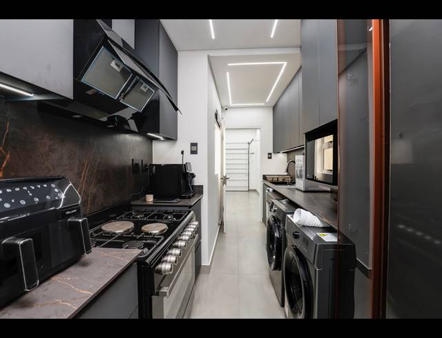 4 BEDROOM TOWNHOUSE FOR SALE IN LA LUCIA